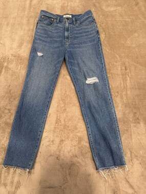 Madewell The Perfect Vintage Straight Jean in Distressed Blue Denim SIZE 28